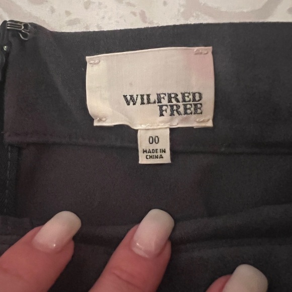 Aritzia suede pencil skirt - Picture 4 of 5